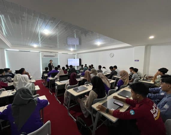 FTI Universitas Aisyah Pringsewu Holds Workshop on Introduction to UI/UX Design and Industrial Software